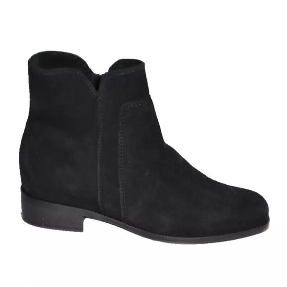 New! La Canadienne Sloane 32MM Suede Stacked-Heel Booties  New! La Canadienne Sloane 32MM Suede Stacked-Heel Booties Size 6 M DD432